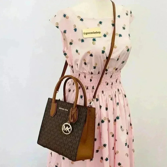 Michael Kors purse Mercer messenger crossbody in brown signature - Picture 8 of 10